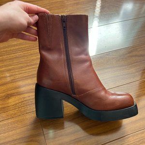 Vagabond Brown Heeled Boots